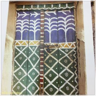 Example of historic traditional door art in Saudi Arabia. The class was based on this type of work. Using natural paints.